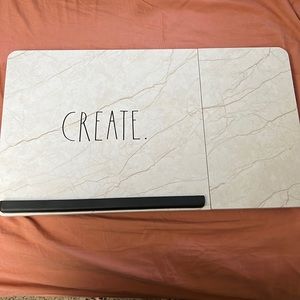 Foldable lap desk
